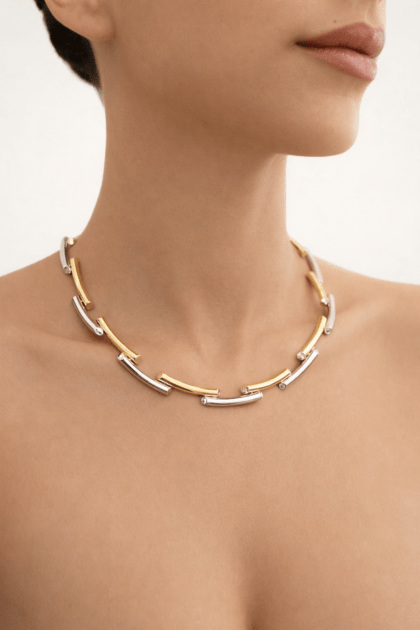 Altın ve gümüş renkli segment taş detaylı modern kolye