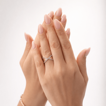 Zirkon Taşlı Çapraz Tasarım Kadın Yüzük – Şık ve Modern