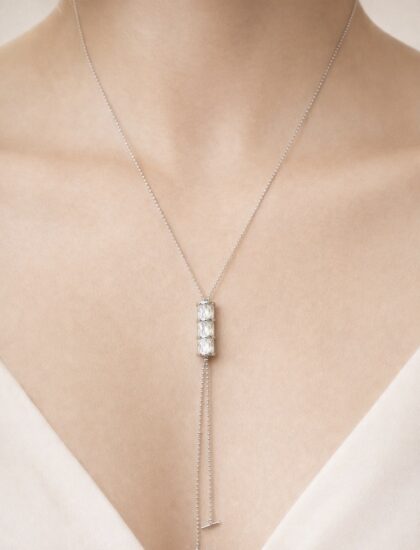 Baget taş detaylı ayarlanabilir gümüş kolye model fotoğrafı