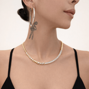 Baget taş detaylı altın kaplama modern zincir kolye model çekimi