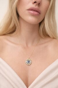 Zirkon taşlı nazar boncuklu altın kaplama madalyon kolye