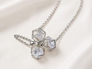 Geometrik küp taşlı gümüş kolye, zirkon taşlı modern minimal kadın kolye