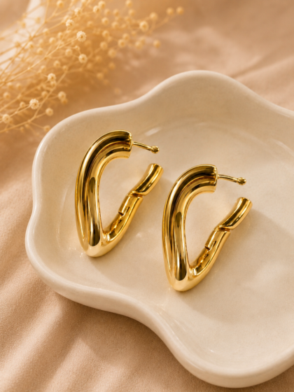 Altın Renk Kalın Oval Halka Küpe – Modern Tasarım Gold Küpe Kadın