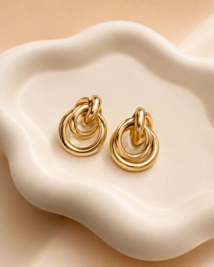 Candan Saka Jewelry Altın Renk Üçlü Halka Geçmeli Kadın Küpe