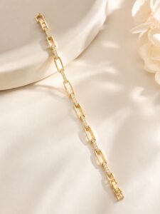 VIP gold renk geometrik zincir formunda zirkon taş detaylı kadın bileklik.