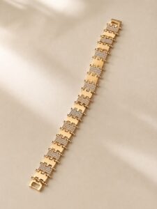 Xuping geometrik gold renk zirkon taşlı kadın bileklik yakın plan ürün görseli.